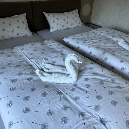 Peedy'S Luxurioese 60M² Wohnung Mit Balkonterrasse Stade Extérieur photo